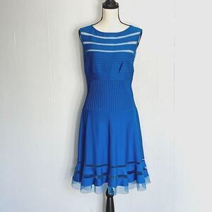 Tadashi Shoji Sleeveless Blue Sheath Dress Size M Knee Length‎ Cocktail Holidays